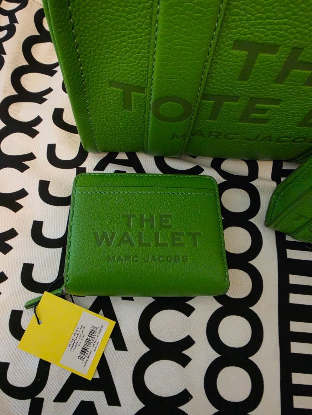 Marc Jacobs Small Leather Green Tote Crossbody w/ Matching Wallet & Tote Charm - Picture 14 of 17